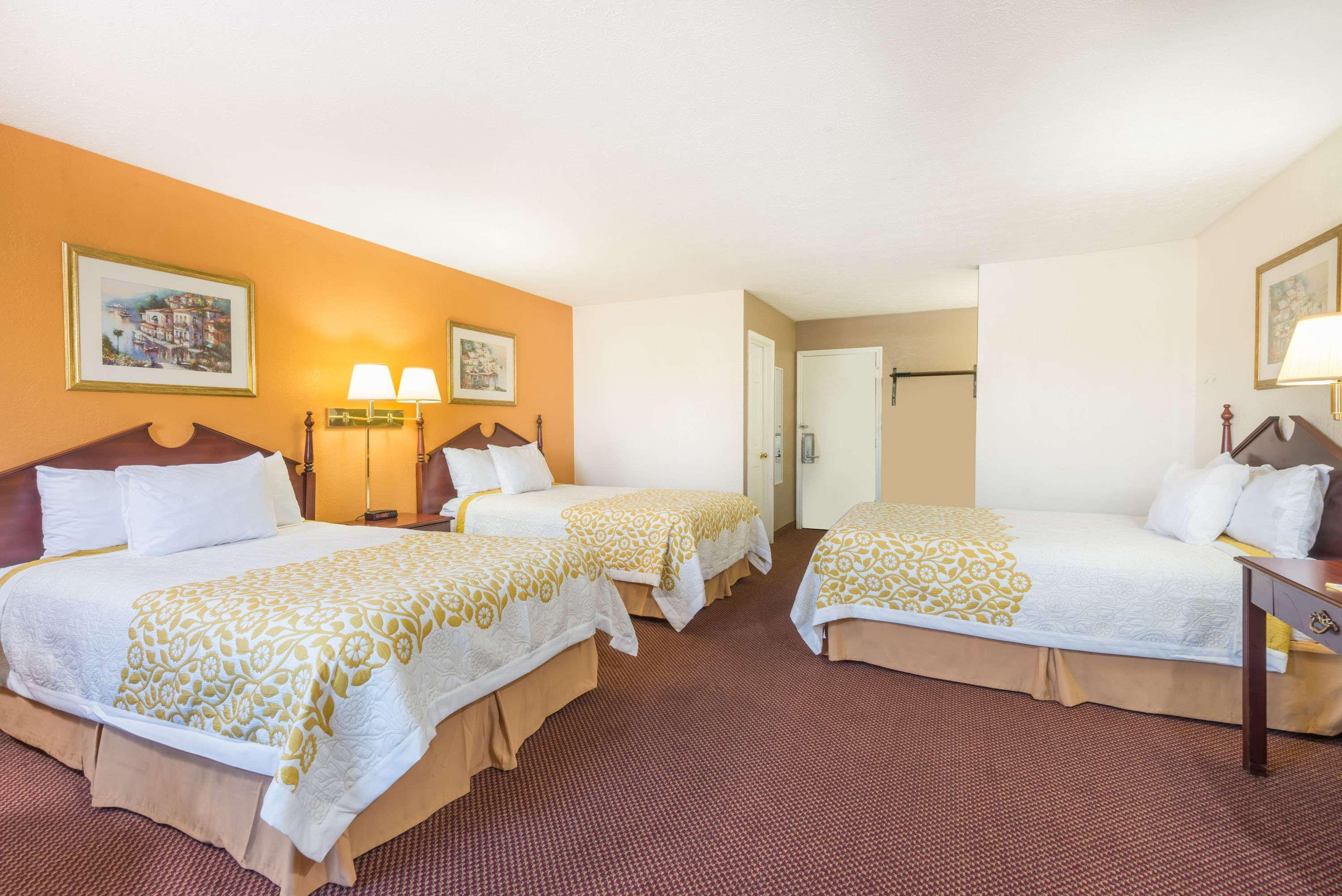 Days Inn By Wyndham Amherst Exterior photo
